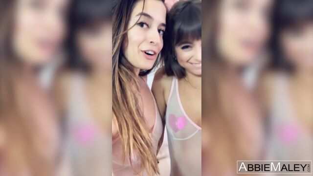 Две подружки показала свои лесбийские ласки на веб-камеру